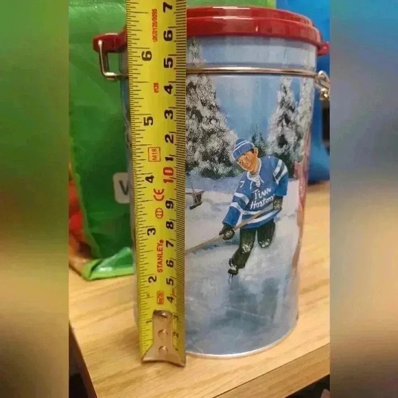 Tim Hortons Coffee Tin Limited Ed #003 Skating Pond & 40 Years of Friendship Mug - Picture 8 of 13